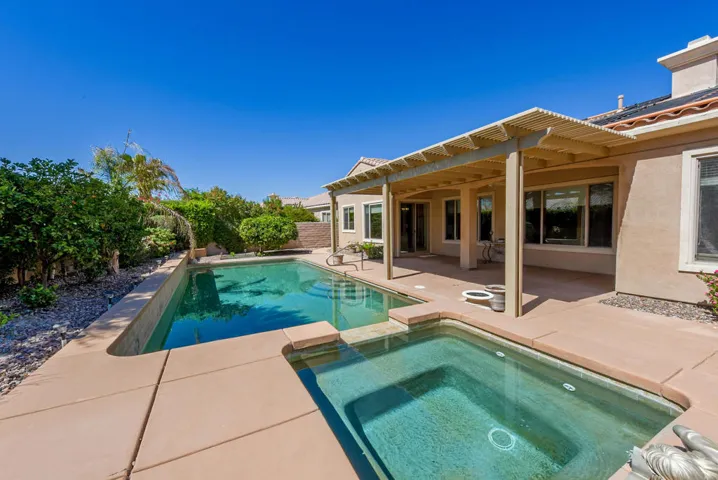 81713 Avenida Santiago-59