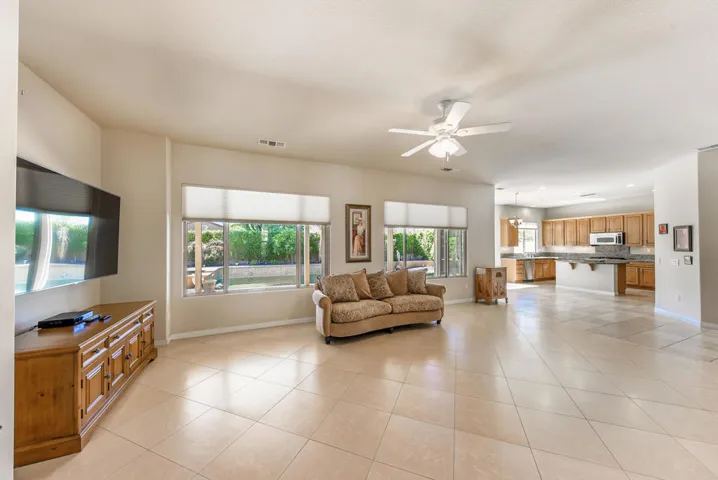 81713 Avenida Santiago-16