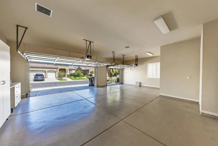 81713 Avenida Santiago-53