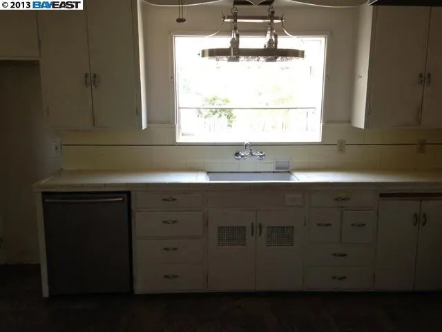 21279 Birch St, Hayward, California 94541-1537