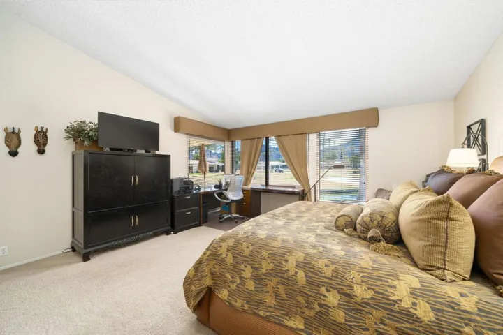 39-web-or-mls-RZValleVista_2022_039