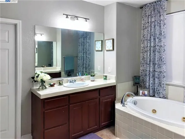 1721 Cherry Blossom Ln, Tracy, California 95377