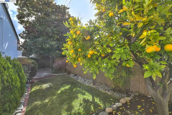 4826 Meadowbrook Dr, Richmond, California 94803