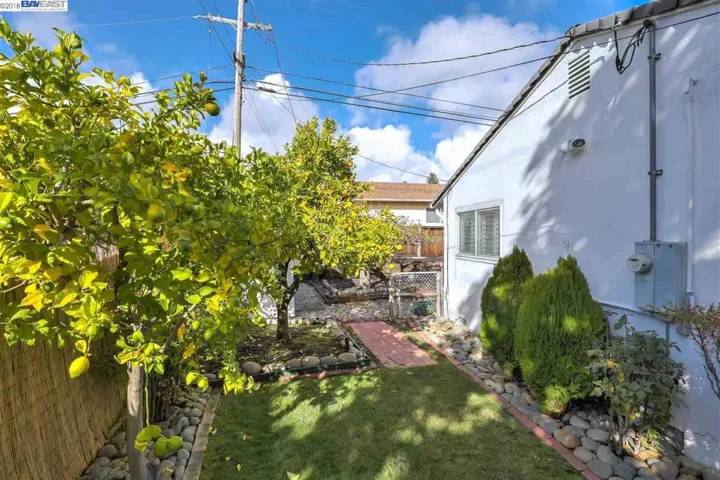 4826 Meadowbrook Dr, Richmond, California 94803