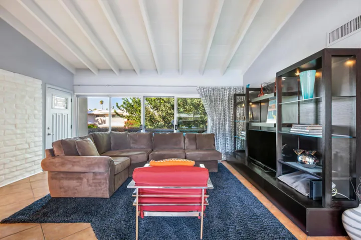 DB219 Living Rm to Patio