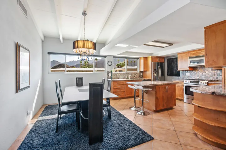 DB219 Dining to Kitchen