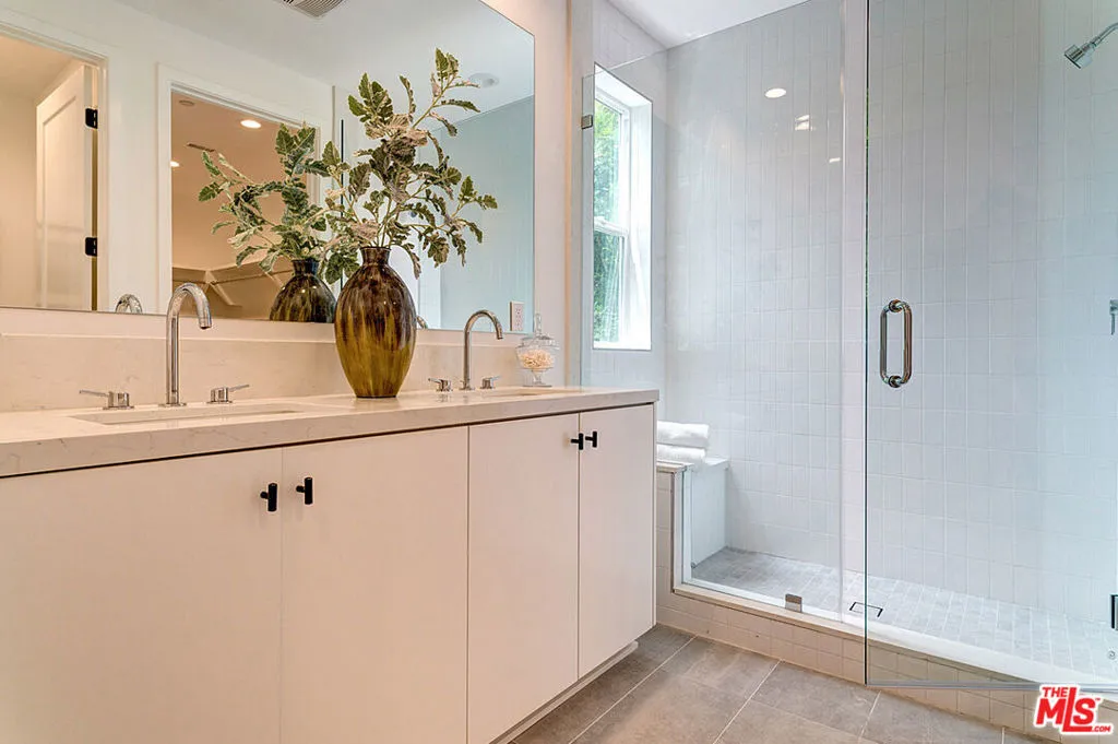 813 N Orange Drive, Los Angeles, California 90038 home-pic-12