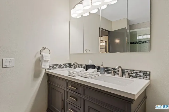 2710 N Girasol Avenue, Palm Springs, California 92262