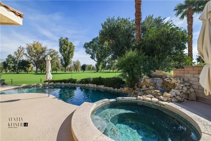 Pool and view of golfcourse