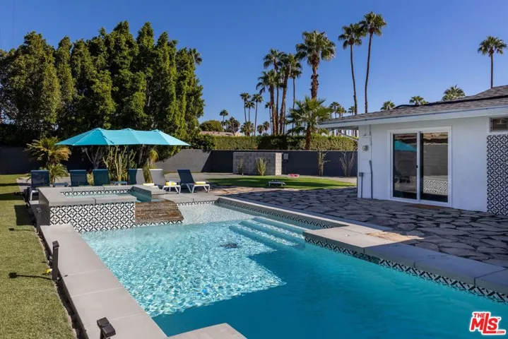 980 N Buttonwillow Circle, Palm Springs, California 92262