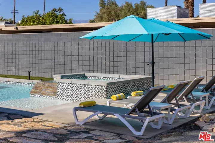 980 N Buttonwillow Circle, Palm Springs, California 92262