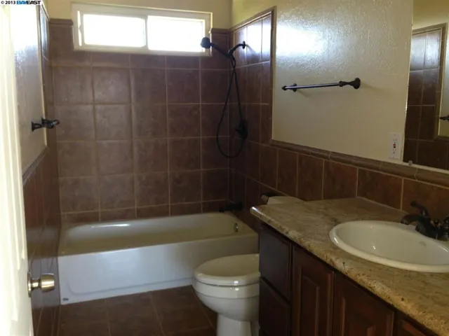 3569 La Mesa Dr, Hayward, California 94542-2525