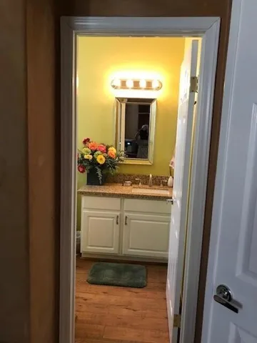 Den bathroom