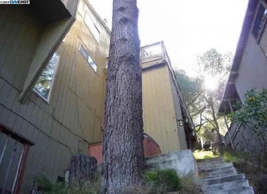 6343 Girvin Dr, Oakland, California 94611