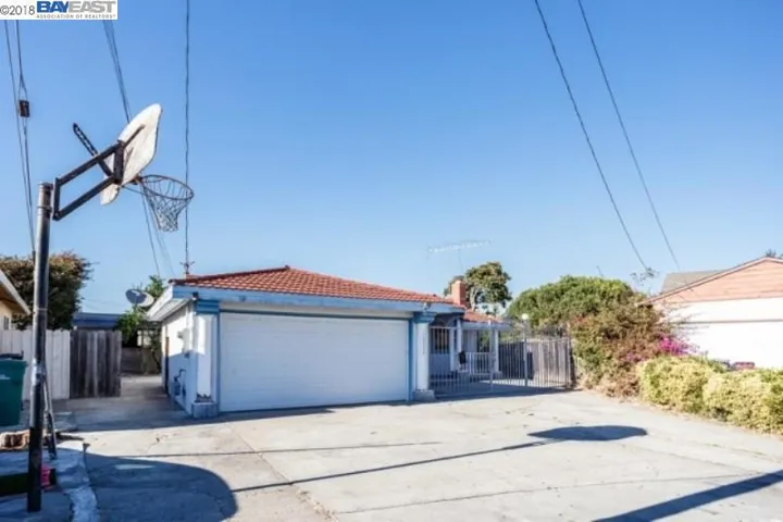 15352 Sunnyhaven St, San Leandro, California 94579