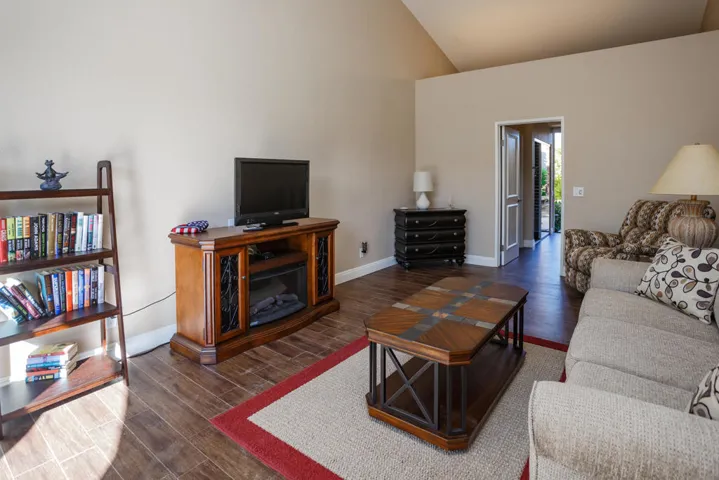 55435Oakhill_MLS-3