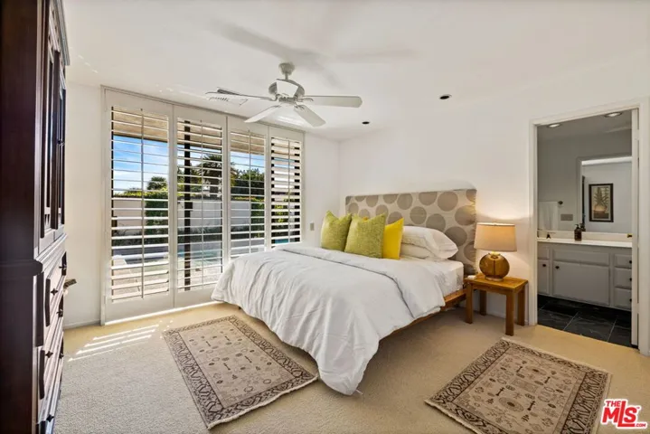 Pool guest room
