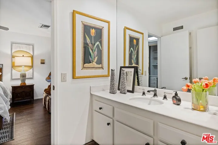 Guest bathroom with bedroom and hall access