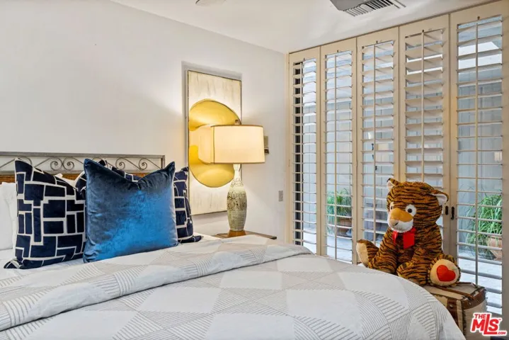 Guest bedroom