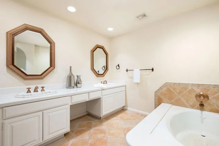 37-web-or-mls-JCTulane_2022_037