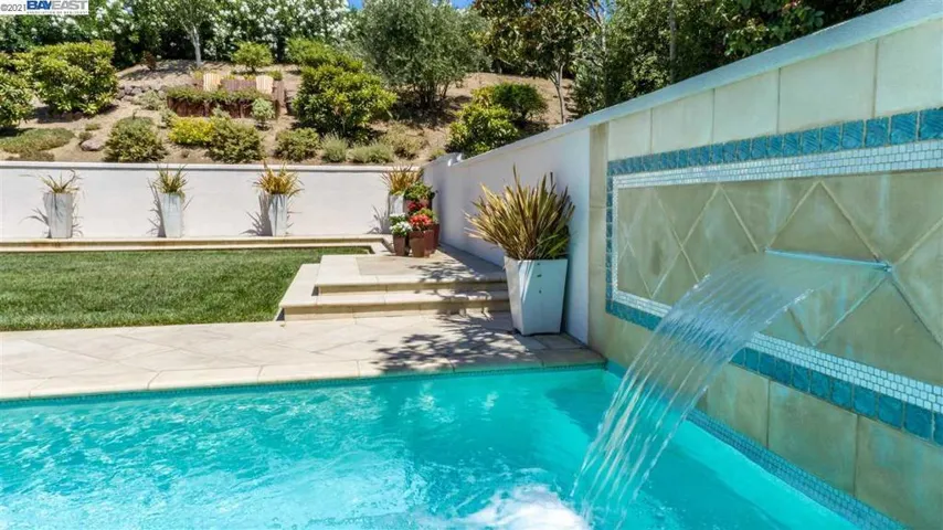 839 Summit Creek Lane, Pleasanton, California 94566-3811