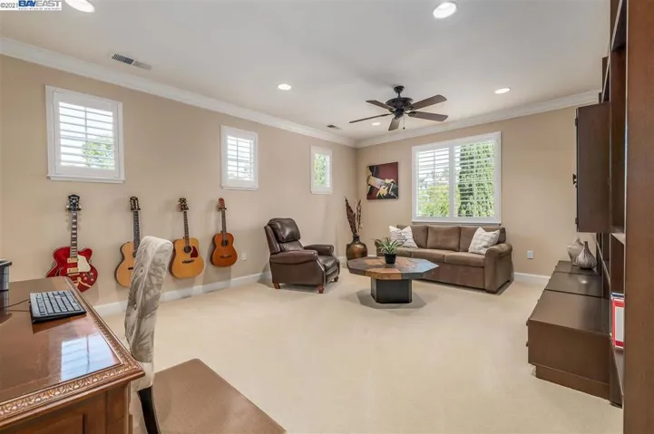839 Summit Creek Lane, Pleasanton, California 94566-3811