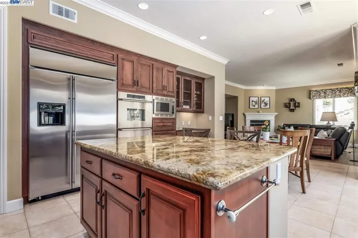839 Summit Creek Lane, Pleasanton, California 94566-3811