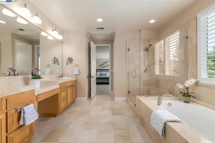 839 Summit Creek Lane, Pleasanton, California 94566-3811
