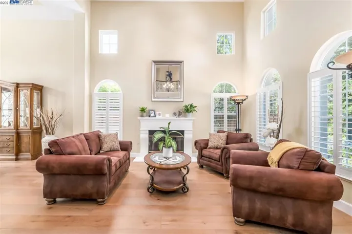 839 Summit Creek Lane, Pleasanton, California 94566-3811