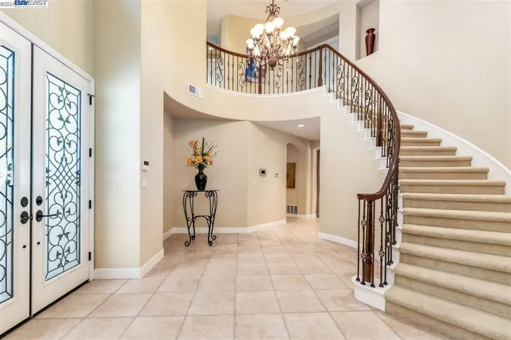 839 Summit Creek Lane, Pleasanton, California 94566-3811