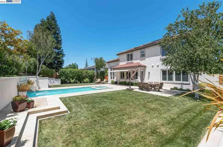 839 Summit Creek Lane, Pleasanton, California 94566-3811
