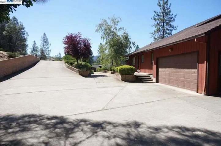 137 Reservoir Rd, Weaverville, California 96093