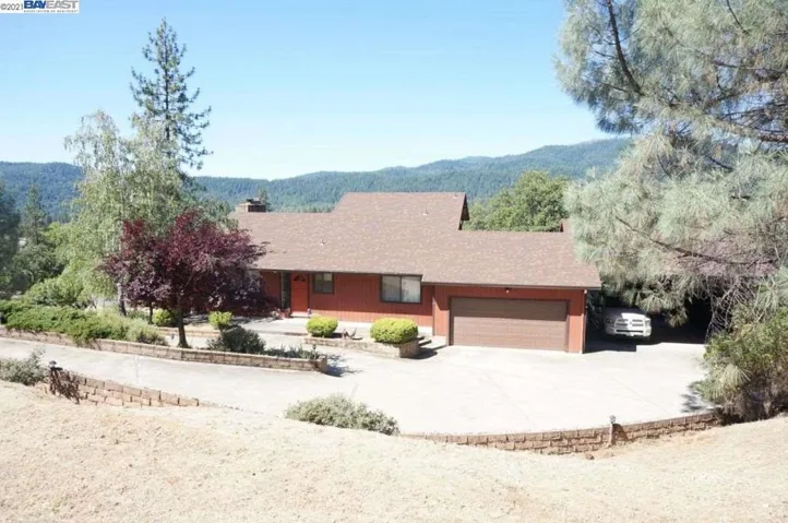 137 Reservoir Rd, Weaverville, California 96093