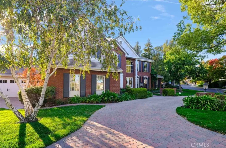 Circular Driveway with pavers