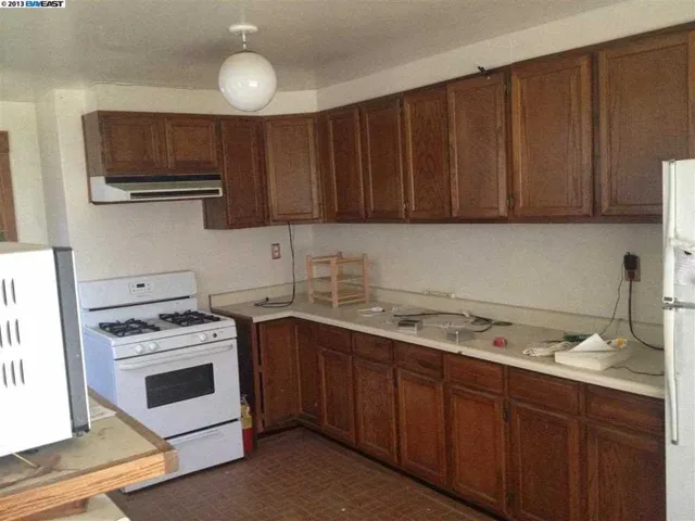 1925 Pleasant Valley Ave, Oakland, California 94611-4212