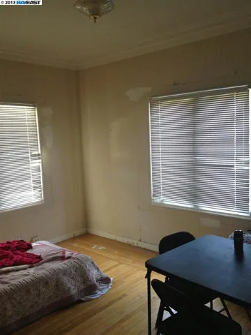1925 Pleasant Valley Ave, Oakland, California 94611-4212