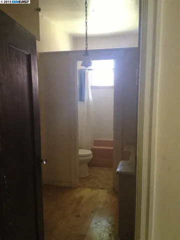 1925 Pleasant Valley Ave, Oakland, California 94611-4212