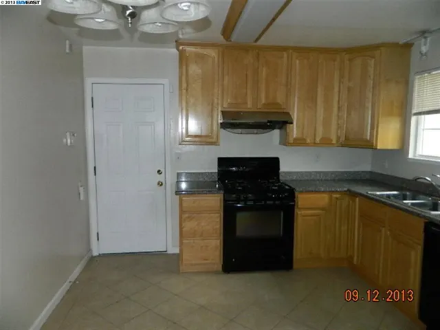 2061 Howe Dr, San Leandro, California 94578-1320