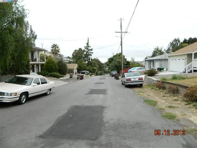 2061 Howe Dr, San Leandro, California 94578-1320