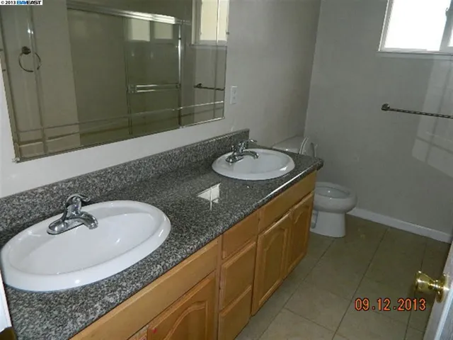 2061 Howe Dr, San Leandro, California 94578-1320
