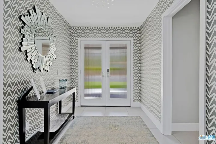Stunning foyer