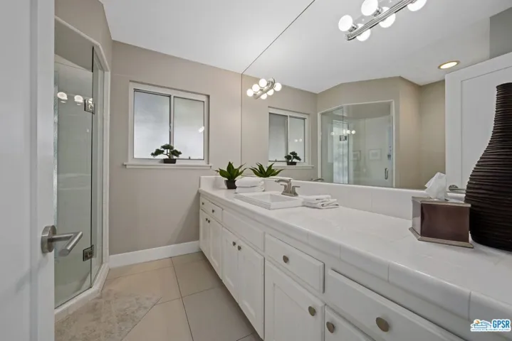 Bath adjacent to 2nd guest bedroom