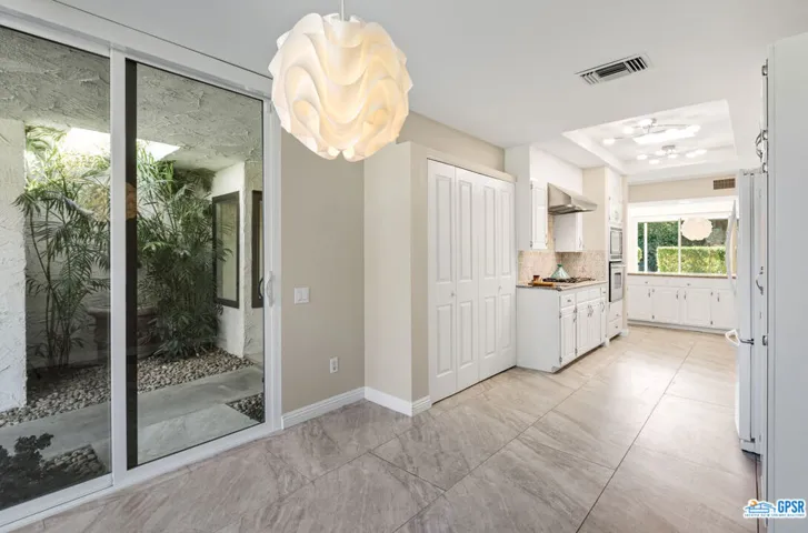 2247 Casitas Way, Palm Springs, California 92264