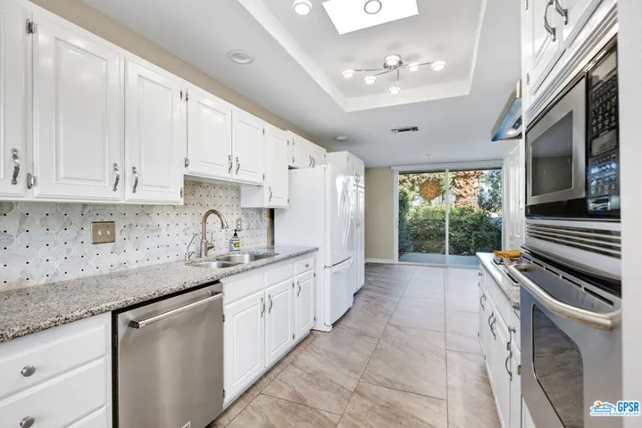 2247 Casitas Way, Palm Springs, California 92264
