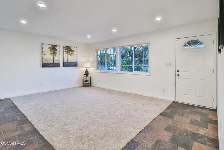 aEntry Living and Dining3