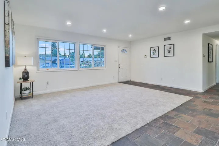 aEntry Living and Dining4