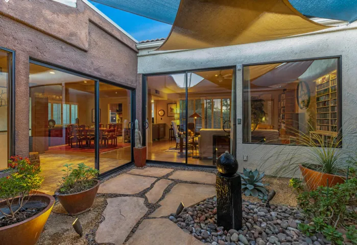 2400 E Oakcrest Atrium