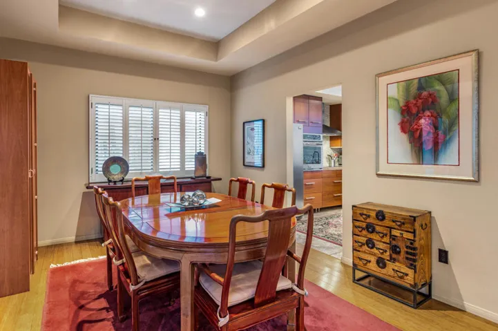 2400 E Oakcrest Dining