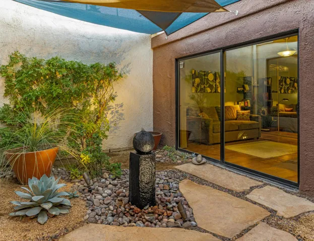 2400 E Oakcrest Atrium