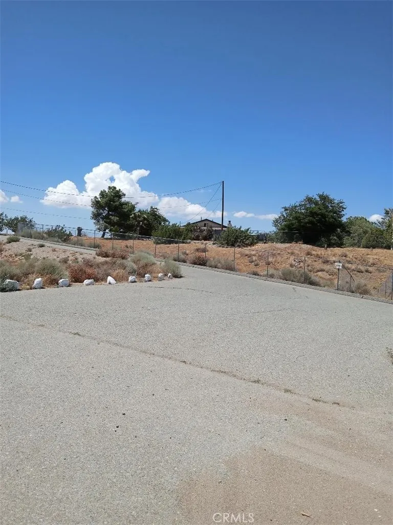 10722 Phelan Road, Oak Hills, California 92344 home-pic-1